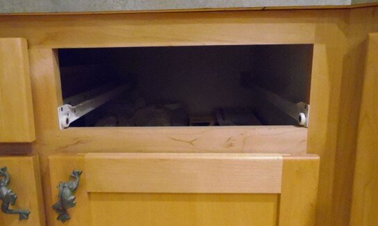 Face frame cabinet drawer box opening