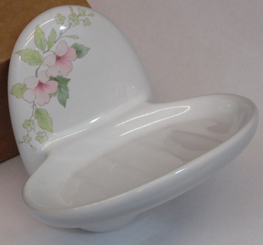 Lenape ProSeries White Ceramic Soap Dish with Cloth Holder